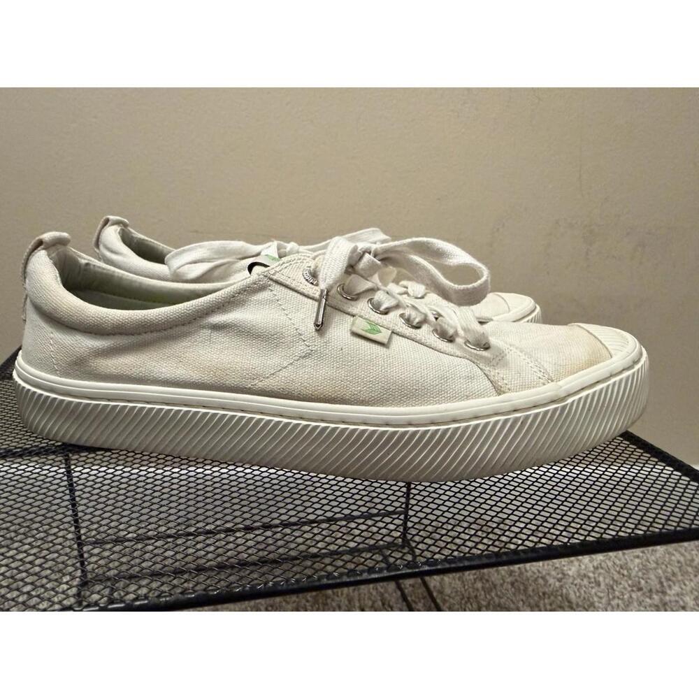 Cariuma OCA Sneaker Shoes Women’s 9.5 Men’s 8 White
